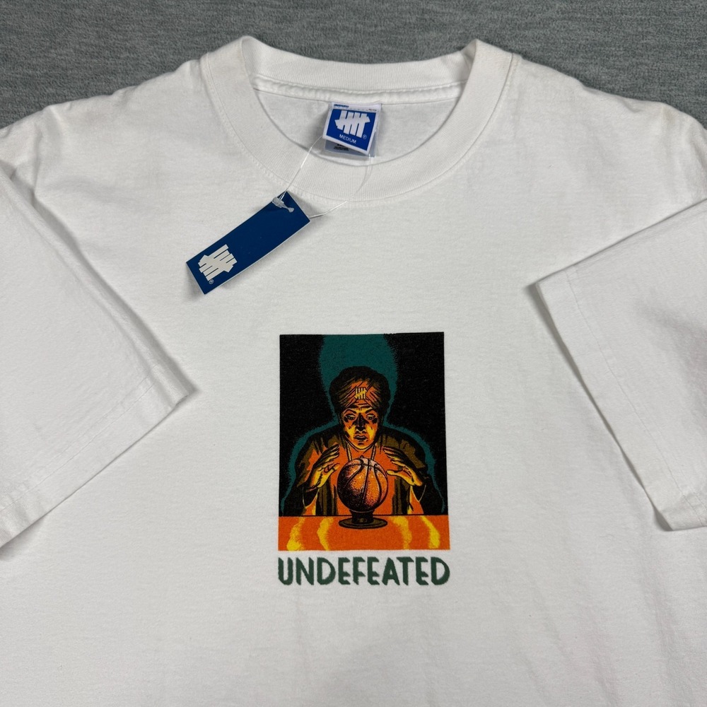 Undefeated Shirt Mens M White Mind Games‎ Psychic Crystal Ball Fortune Teller